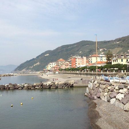 Il Nido Della Rondine Leivi Bagian luar foto