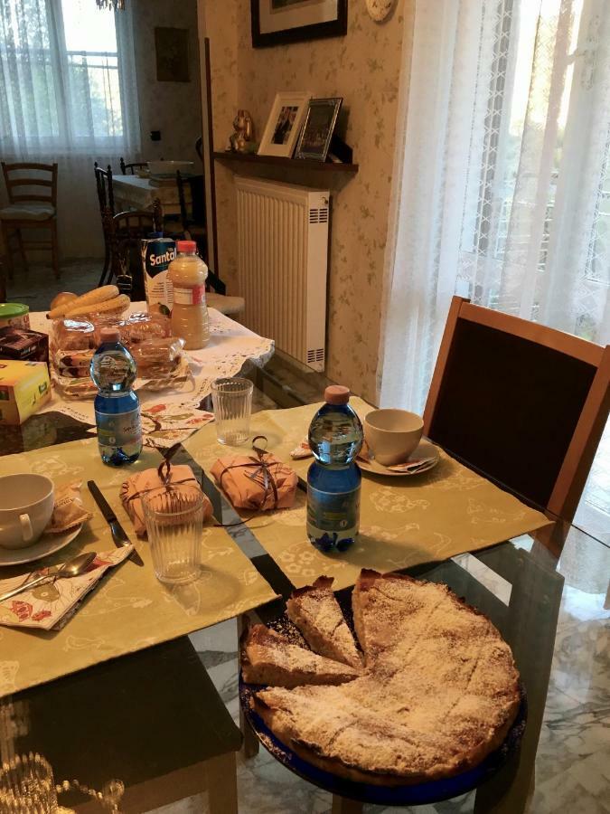 Il Nido Della Rondine Leivi Bagian luar foto