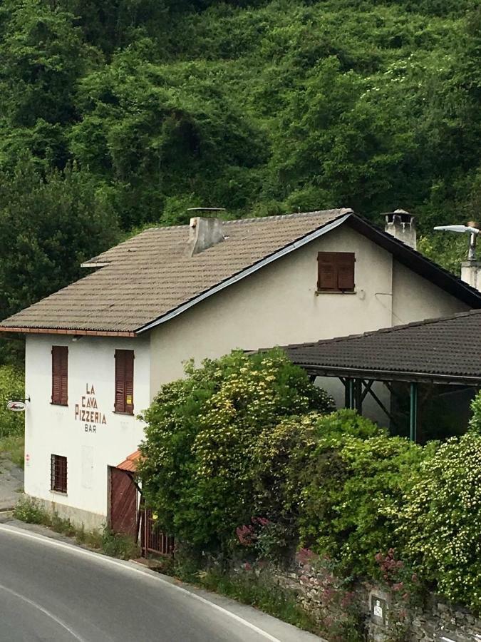 Il Nido Della Rondine Leivi Bagian luar foto