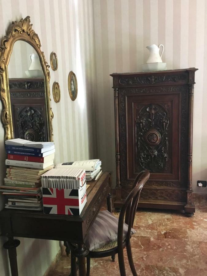 Il Nido Della Rondine Leivi Bagian luar foto