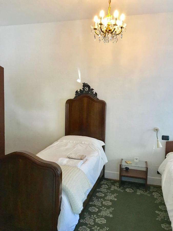 Il Nido Della Rondine Leivi Bagian luar foto