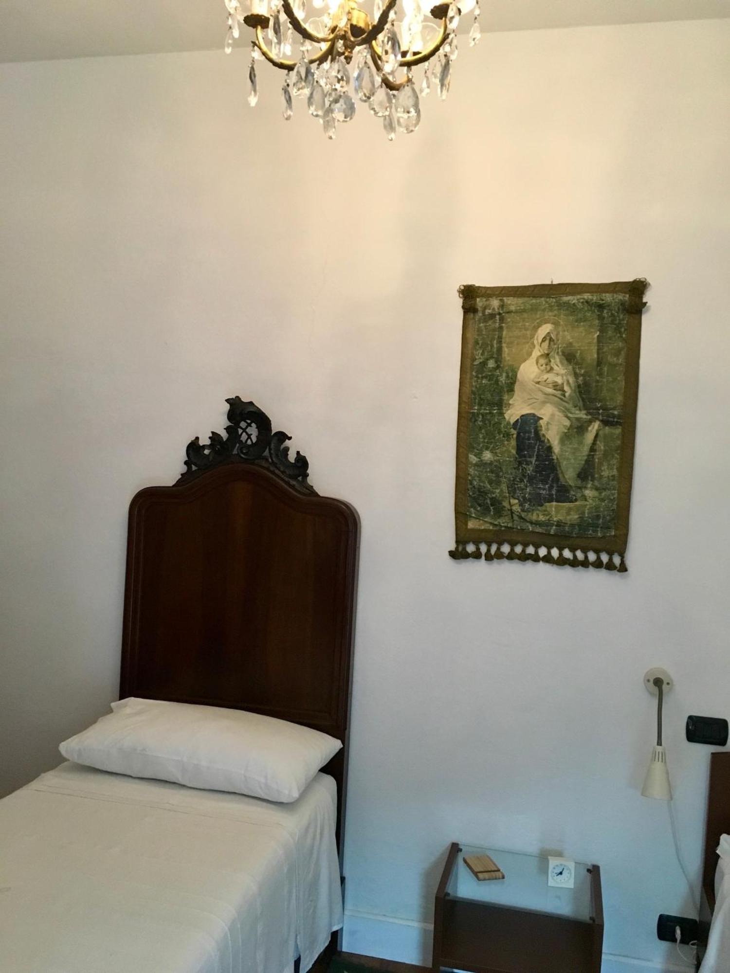 Il Nido Della Rondine Leivi Bagian luar foto