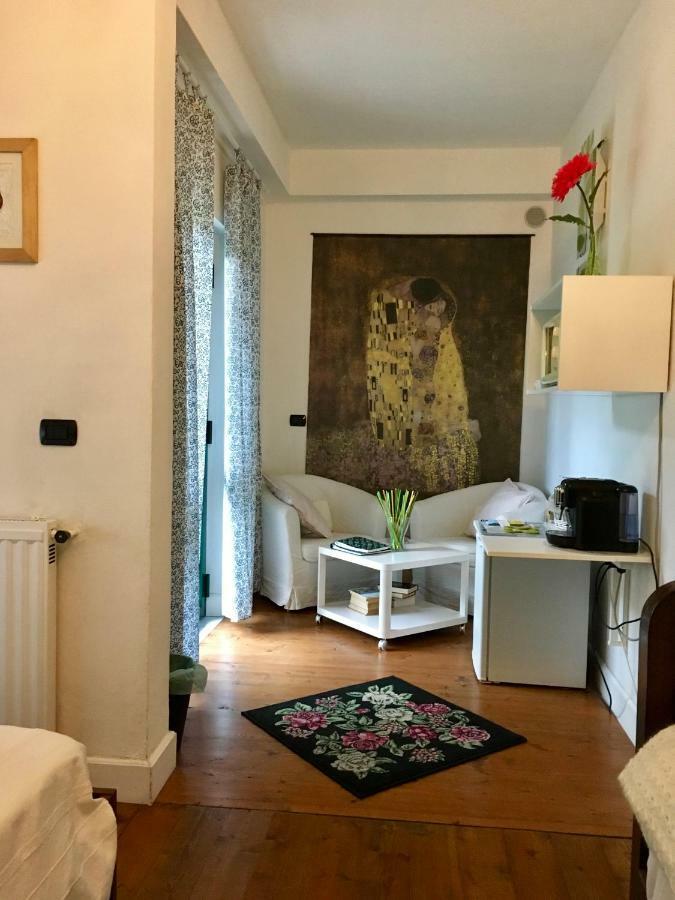 Il Nido Della Rondine Leivi Bagian luar foto